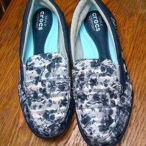 Crocs womens shoes sz 6 W